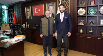 Güreş Federasyonu Başkanı Taha Akgül, Sultangazi'yi Ziyaret Etti