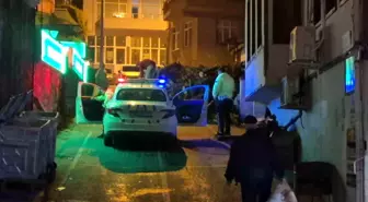 Bartın'da Yol Üzerine Dökülen Odunlar Trafiği Kapatınca Polis Müdahale Etti