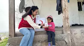 Kızılay Ağrı Şubesi İhtiyaç Sahibi Ailelere Yardımda Bulunuyor