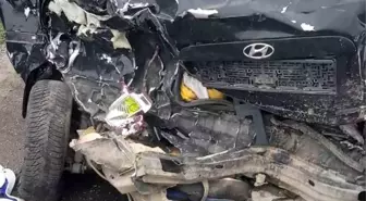 Ağrı'da Otomobil Minibüse Çarptı: 2 Ölü, 8 Yaralı