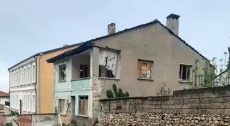 Bilecik'te Metruk Evde Arbede: Zabıtaya ve Polise Saldırı