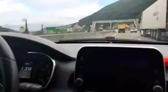 Sakarya'da Hızlı Otomobil Kamyona Yetişemedi
