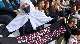 76 Yaşındaki Muhsine Nine, Elazığspor'un Maçında Takımına Destek Verdi