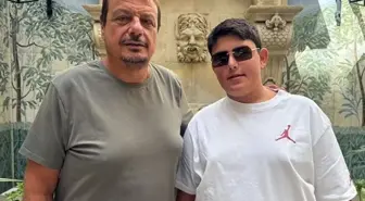 Ergin Ataman'ın oğlu babasının yuhalanmasına dayanamadı