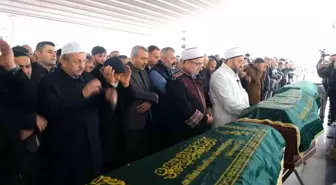 Fransa'da Yangında Hayatını Kaybeden 3 Kız Kardeş Rize'de Uğurlandı