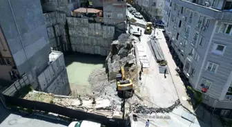 İstanbul Gaziosmanpaşa'da İnşaat Çökmesi: Yol ve Bina Tahliye Edildi