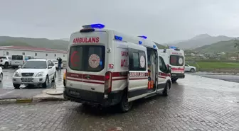 Yüksekova'da İşçi Taşıyan Minibüs Dereye Devrildi: 2 Ölü, 3 Yaralı