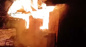 Karabük'te Yangın: 2 Katlı Ev Kül Oldu
