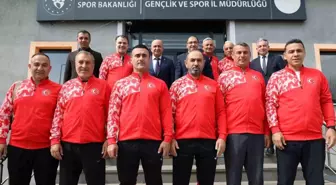 Türkiye Karate Milli Takımı'ndan İl Müdürü Çelebi'ye Teşekkür Ziyareti