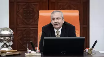 Sırrı Süreyye Önder renkli kişiliğiyle biliniyordu