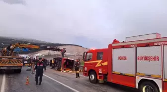 Denizli'de Tekstil İşçilerini Taşıyan Minibüs Devrildi: 13 Yaralı