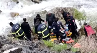 Hakkari'de Trafik Kazası: 2 Kişi Hayatını Kaybetti
