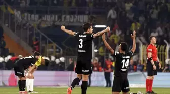 Beşiktaş, 20 Yıl Sonra Fenerbahçe'yi İki Maçta da Yendi