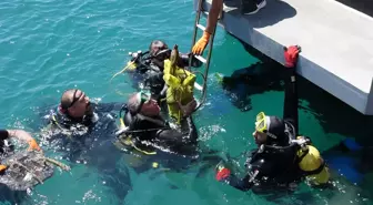 Antalya'da Deniz Dibi Temizliği: 1 Ton Atık Çıkarıldı