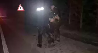 Kimlik kontrolünden kaçan şahıs, polislerle birlikte bataklığa düştü