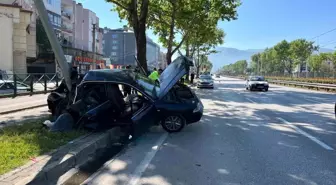 Bursa'da Trafik Kazası: İki Kişi Yaralandı