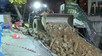 Sarıyer'de Çöken Yolun Onarım Çalışmaları Devam Ediyor