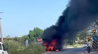 Kuşadası'nda Çarşaf Yüklü Kamyonette Yangın
