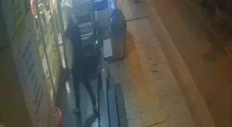Sultangazi'de Kuruyemişçiden Sadaka Kutusu Hırsızlığı