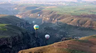 Aksaray'da Sıcak Hava Balonları ile Ihlara Vadisi'ni Keşfetmek