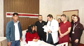 15 Yıl Sonra Tüp Bebekle Mutluluğa Ulaşan Aileye Doktor Adıyla Bebek