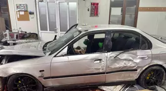 Alkollü Sürücü Camiye Daldı: 1 Yaralı