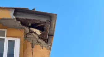 Avcılar'da 7 Katlı Binadan Düşen Beton Parçaları Paniğe Neden Oldu