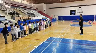 Minik Sporcular Voleybol ile Tanıştı