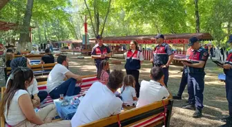 Jandarma, Piknik Alanında Vatandaşları Uyardı