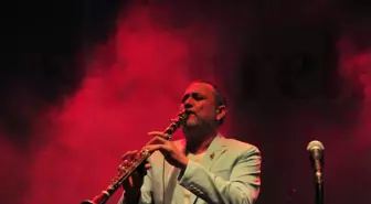 Hüsnü Şenlendirici, Bursa'da Hıdırellez Şenlikleri'nde Unutulmaz Bir Konser Verdi