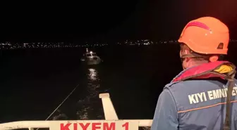 Çanakkale Boğazı'nda Sürüklenen Tekne Kurtarıldı