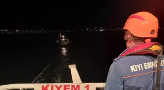 Çanakkale Boğazı'nda Sürüklenen Tekne Kurtarıldı