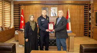 Bilecik Emniyet Müdürü'nden Emekli Bekçiye Teşekkür Plaketi