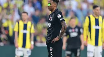 Fenerbahçe-Beşiktaş derbisinde Gedson Fernandes'e lazer tutan taraftar gözaltına alındı