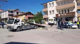 Freni Boşalan Öğrenci Servisi İş Yerine Girdi