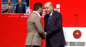 Sinan Akçıl, Kızılay için bestelediği şarkıyı ilk kez seslendirdi: Cumhurbaşkanı Erdoğan eşlik etti