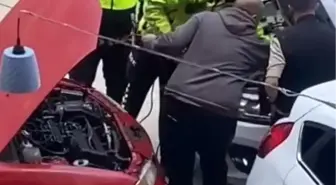 Trafik Polisleri Yolda Kalan Sürücünün İmdadına Koştu