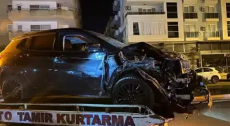 Alanya'da Alkollü Sürücü Park Halindeki Araçlara Çarptı