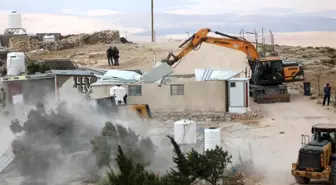 İsrail, El Halil'de Filistinlilere Ait Evleri Yıktı