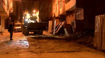 Bağcılar'da Toprak Kayması: Bina Boşaltıldı
