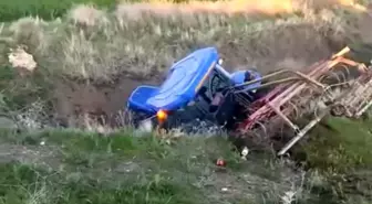 Bitlis'te Minibüs ile Traktör Çarpıştı: 4 Yaralı