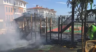 Gaziantep'te Çocuk Parkındaki Oyun Grupları Yangında Kullanılamaz Hale Geldi