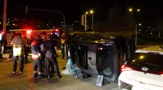 İzmir'de Trafik Kazası: Takla Atan Araç Trafik Lambasına Çarptı