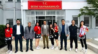 Muay Thai Türkiye Finalleri'nde Başarı Gösteren Sporcular, Kaymakamı Ziyaret Etti