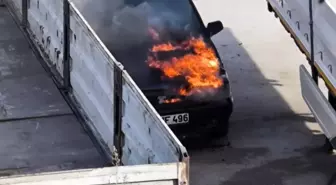 Balıkesir'de Park Halindeki Otomobil Yangın Çıkardı