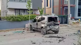 Çanakkale'de Kontrolden Çıkan Araç Park Halindeki Otomobillere Çarptı: 2 Yaralı