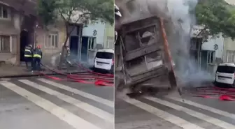 Dehşet anları kamerada! Yanan bina itfaiye erlerinin üzerine çöktü