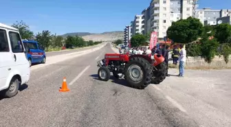 Gaziantep'te Otomobil Traktörle Çarpıştı: 4 Yaralı