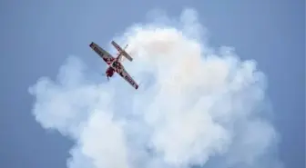 İtalya'da Akrobasi Uçakları Havada Çarpıştı