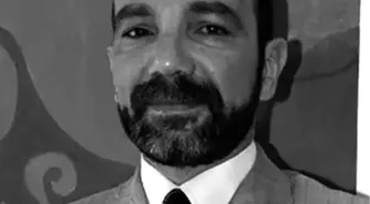 Kadıköy'de Yangın: Yazar Süha Oğuzertem Hayatını Kaybetti